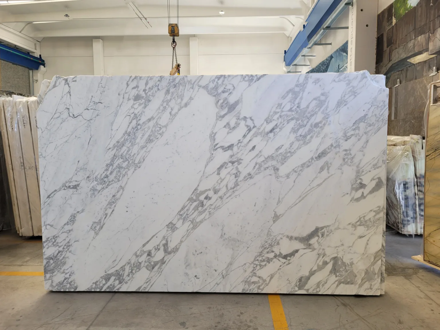 VEN GIANLUCA OLYMPIA_calacatta belgia_l 11211.330_10 slabs_305x200x2cm