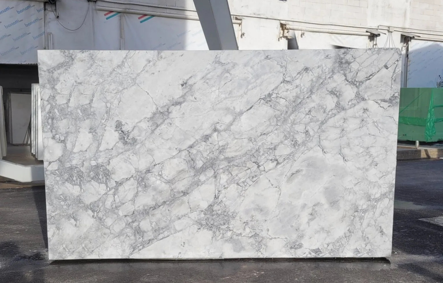 VEN GIANLUCA OSQ_superwhite_b 8332.195_13 slabs_335x201x2cm