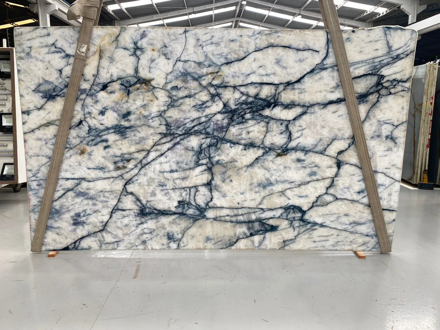 Crystallo Royale Polished 3cm Block #3884 slabs 19-23 134''x78''