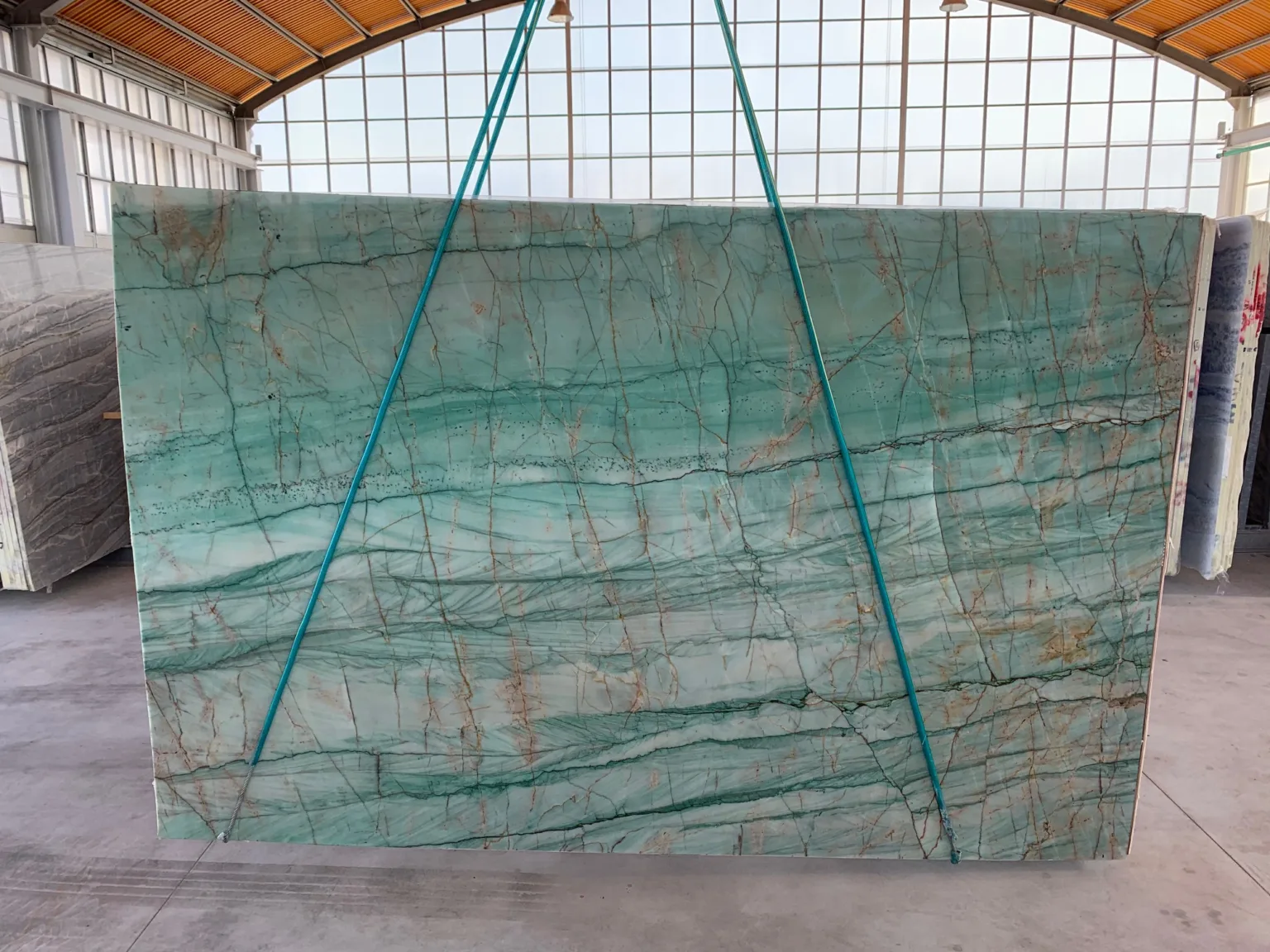 Costa Quartzite 3811 slab 15 pol 3 cm